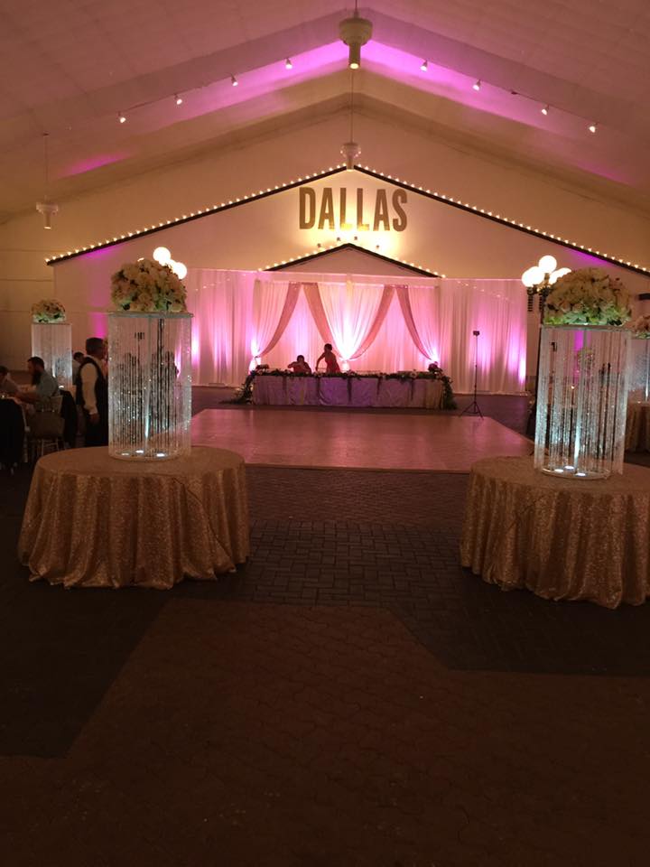 Photo Atrium Dance Floor With Gold Sparkle Linen