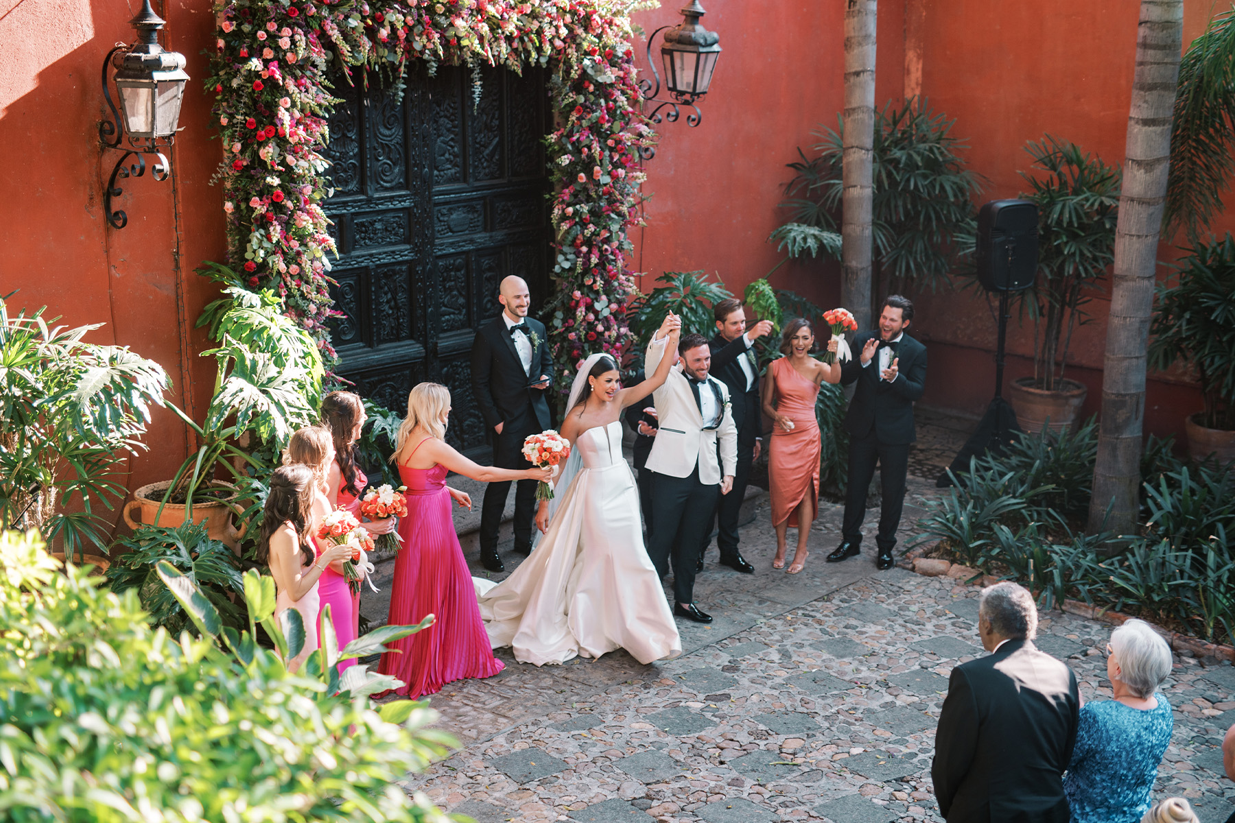 This Casa Hyder Wedding Paid Homage to the Venue's Vibrant Colors ...